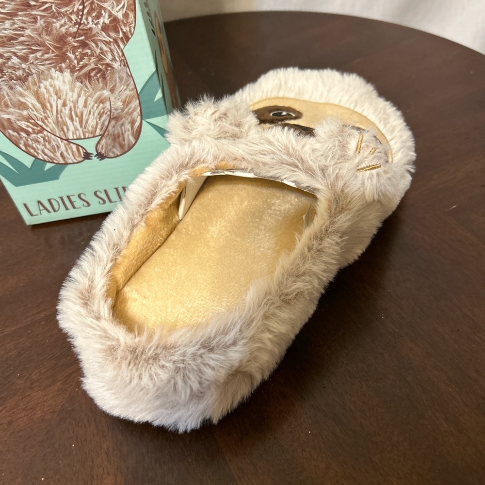Novelty Sloth Plush Slippers Ladies Medium 6.5-7.5 Tan Faux Fur NWT In Box - Picture 3 of 6